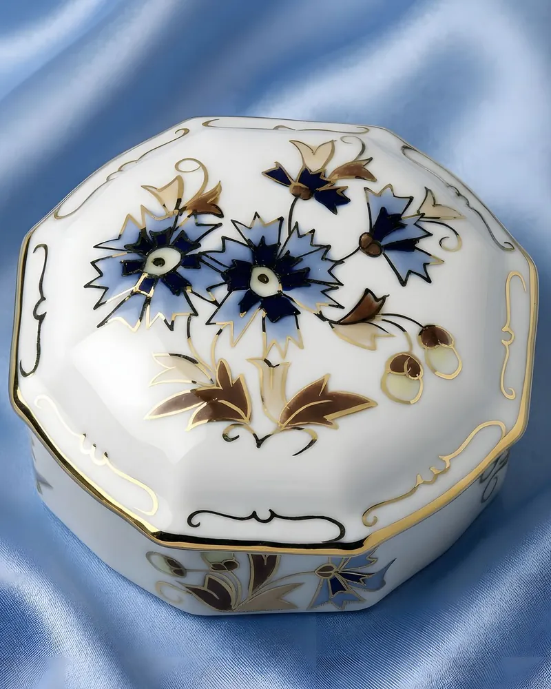 A Zsolnay porcelain box with the Cornflower decor